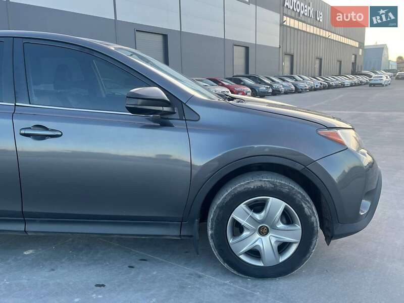 Внедорожник / Кроссовер Toyota RAV4 2015 в Львове