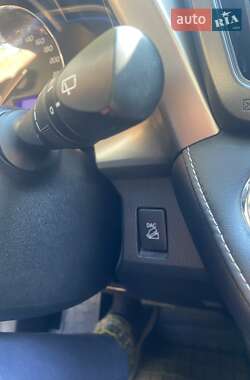 Внедорожник / Кроссовер Toyota RAV4 2013 в 