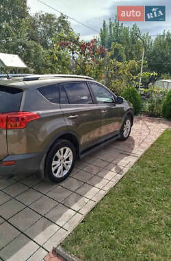 Позашляховик / Кросовер Toyota RAV4 2015 в Новоселиці