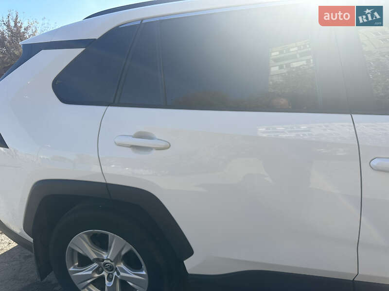 Позашляховик / Кросовер Toyota RAV4 2021 в Кривому Розі
