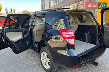 Внедорожник / Кроссовер Toyota RAV4 2011 в Ровно