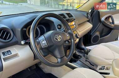 Внедорожник / Кроссовер Toyota RAV4 2011 в Ровно