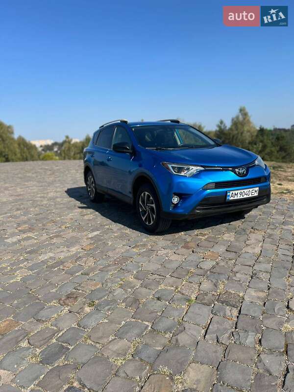 Позашляховик / Кросовер Toyota RAV4 2018 в Житомирі