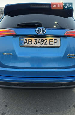 Внедорожник / Кроссовер Toyota RAV4 2018 в 