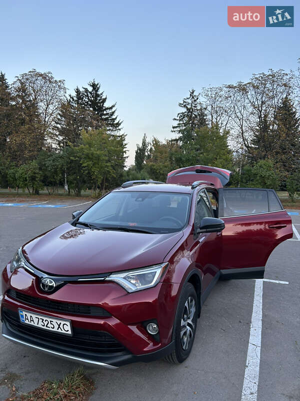 Внедорожник / Кроссовер Toyota RAV4 2018 в Киеве
