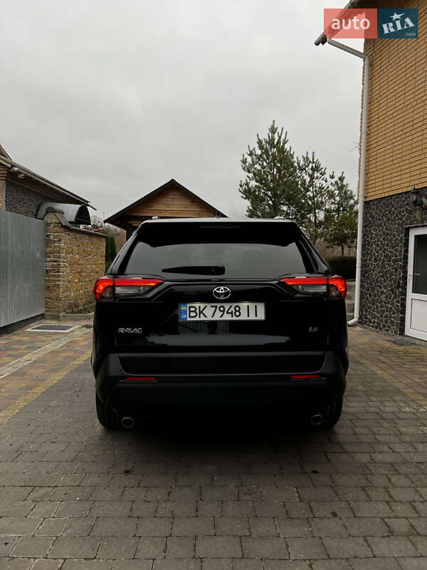 Позашляховик / Кросовер Toyota RAV4 2018 в Дубні