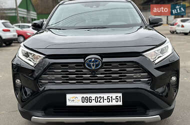 Внедорожник / Кроссовер Toyota RAV4 2020 в Киеве