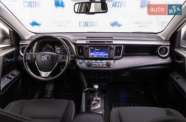 Внедорожник / Кроссовер Toyota RAV4 2017 в 