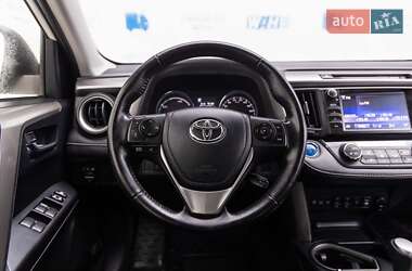 Внедорожник / Кроссовер Toyota RAV4 2017 в 