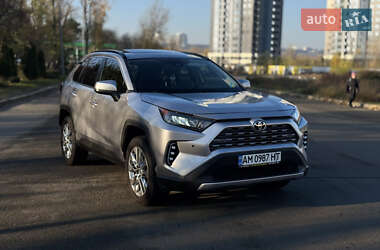 Внедорожник / Кроссовер Toyota RAV4 2020 в Киеве