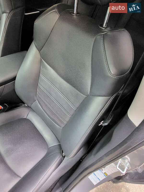 Внедорожник / Кроссовер Toyota RAV4 2021 в Чернигове