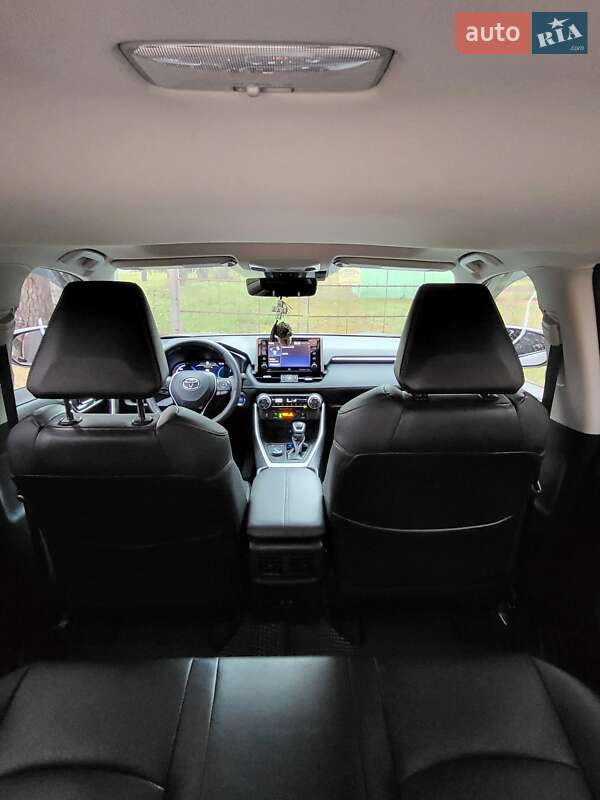 Внедорожник / Кроссовер Toyota RAV4 2021 в Чернигове