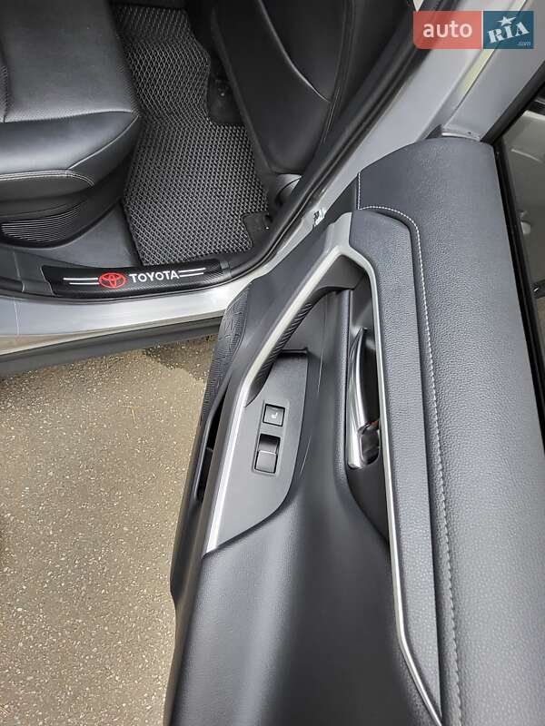 Внедорожник / Кроссовер Toyota RAV4 2021 в Чернигове