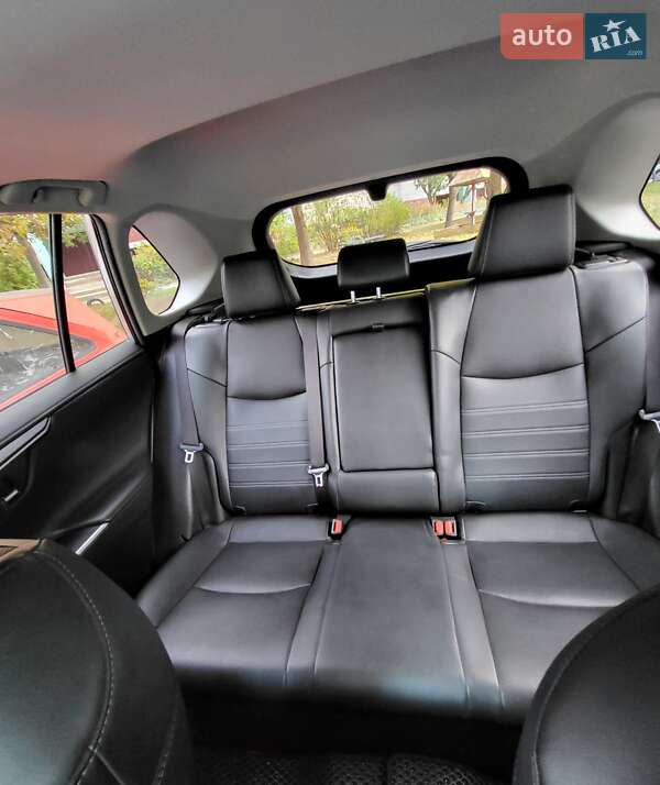 Внедорожник / Кроссовер Toyota RAV4 2021 в Чернигове