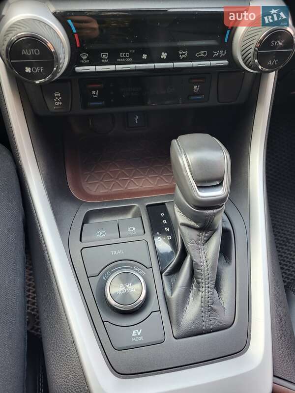 Внедорожник / Кроссовер Toyota RAV4 2021 в Чернигове