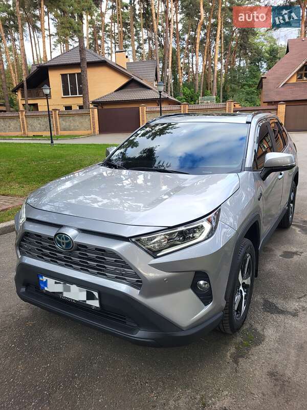 Внедорожник / Кроссовер Toyota RAV4 2021 в Чернигове