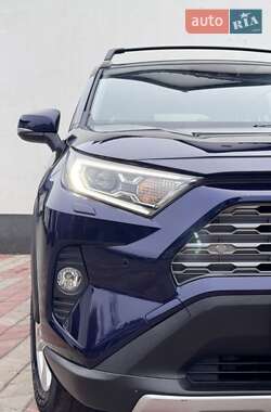 Внедорожник / Кроссовер Toyota RAV4 2021 в 