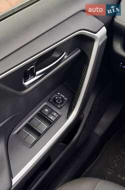 Внедорожник / Кроссовер Toyota RAV4 2021 в Умани