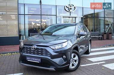 Внедорожник / Кроссовер Toyota RAV4 2019 в Киеве