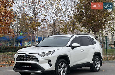 Позашляховик / Кросовер Toyota RAV4 2021 в Дніпрі