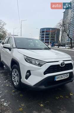 Внедорожник / Кроссовер Toyota RAV4 2019 в Киеве