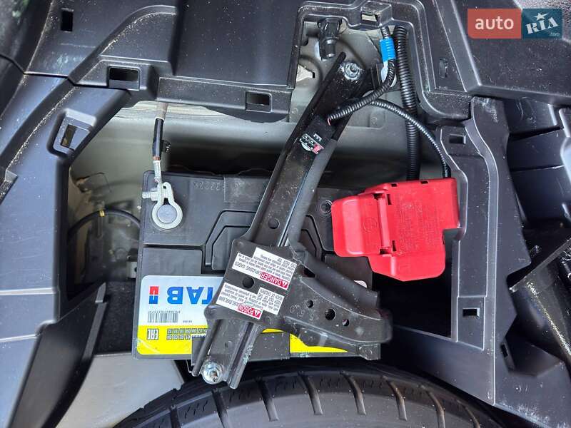 Позашляховик / Кросовер Toyota RAV4 2016 в Львові