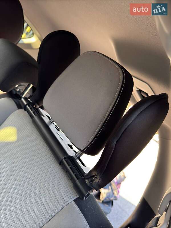 Позашляховик / Кросовер Toyota RAV4 2016 в Львові