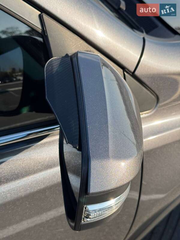 Позашляховик / Кросовер Toyota RAV4 2016 в Львові