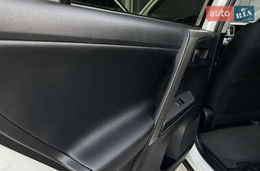 Внедорожник / Кроссовер Toyota RAV4 2013 в 