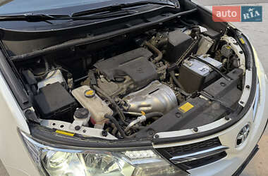 Внедорожник / Кроссовер Toyota RAV4 2013 в 