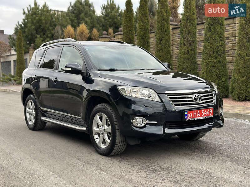 Внедорожник / Кроссовер Toyota RAV4 2011 в Киеве