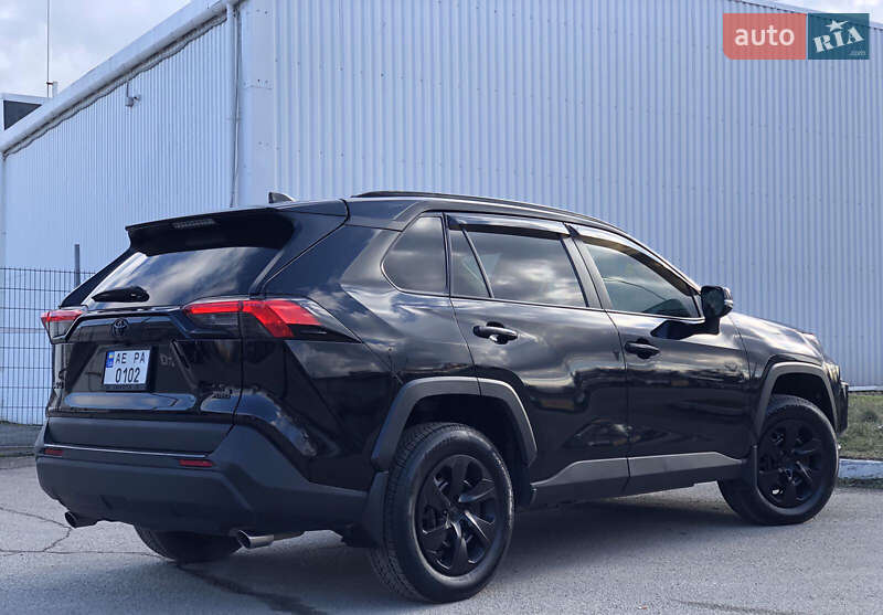 Позашляховик / Кросовер Toyota RAV4 2021 в Дніпрі