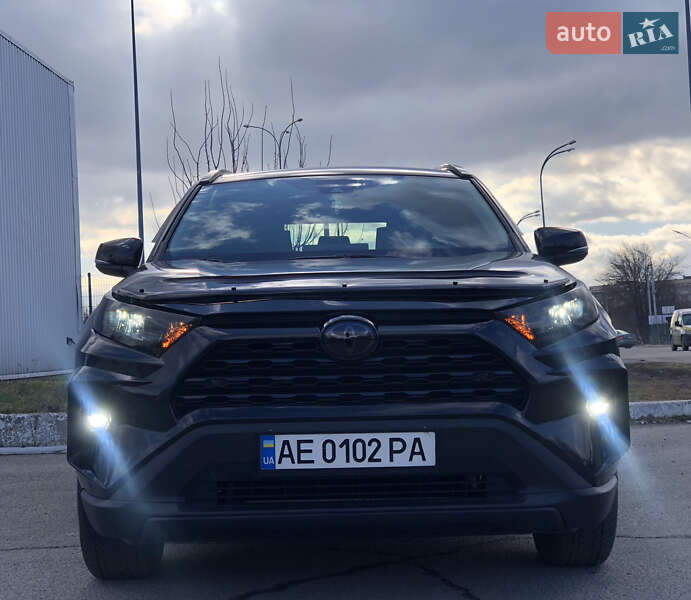 Позашляховик / Кросовер Toyota RAV4 2021 в Дніпрі