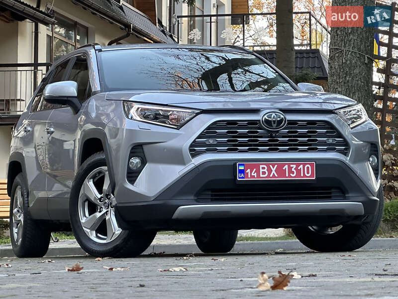 Внедорожник / Кроссовер Toyota RAV4 2018 в Дрогобыче