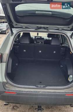 Внедорожник / Кроссовер Toyota RAV4 2021 в 