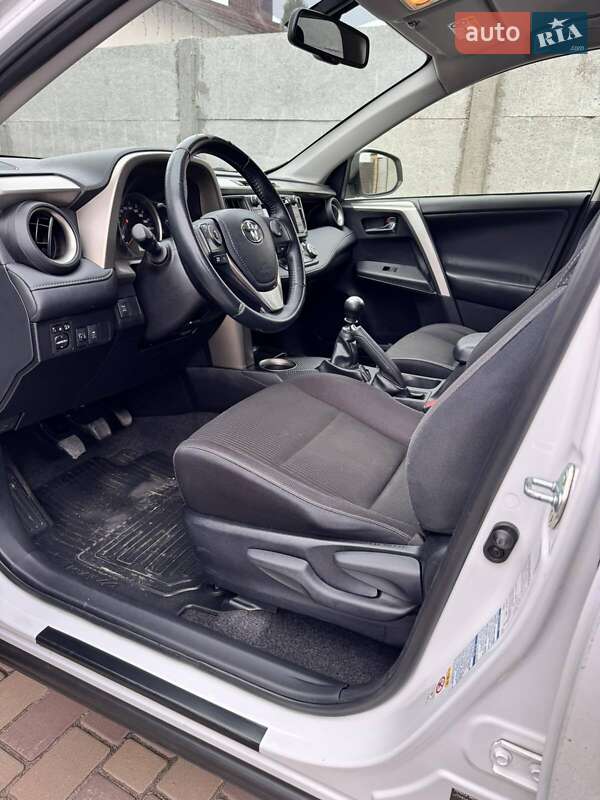 Позашляховик / Кросовер Toyota RAV4 2014 в Дніпрі