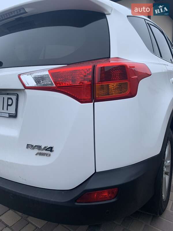 Позашляховик / Кросовер Toyota RAV4 2014 в Дніпрі