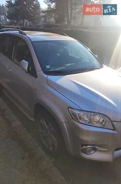 Позашляховик / Кросовер Toyota RAV4 2011 в Києві