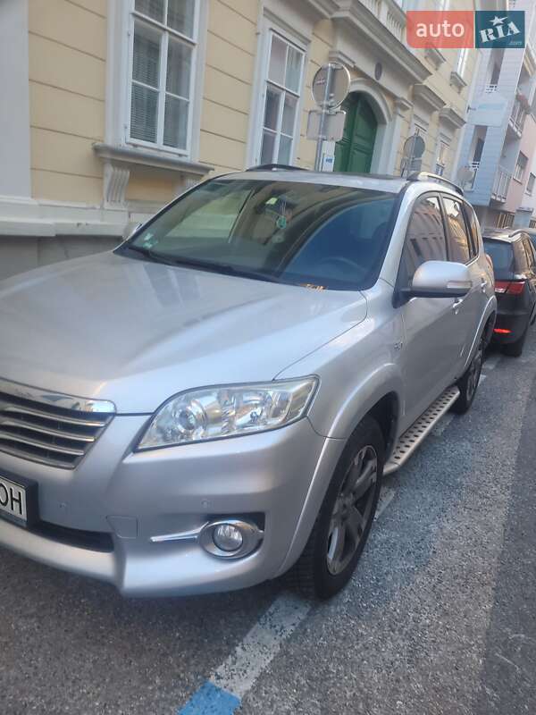 Позашляховик / Кросовер Toyota RAV4 2011 в Києві