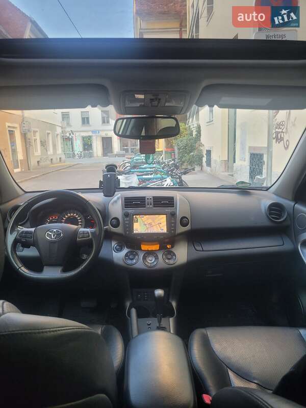 Позашляховик / Кросовер Toyota RAV4 2011 в Києві