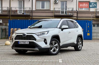 Позашляховик / Кросовер Toyota RAV4 2019 в Ужгороді