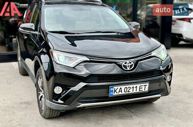 Позашляховик / Кросовер Toyota RAV4 2016 в Києві