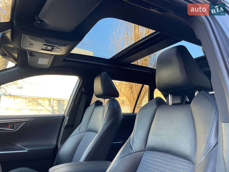 Позашляховик / Кросовер Toyota RAV4 2020 в Києві