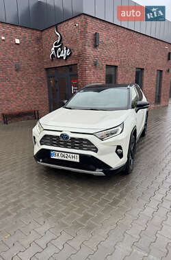 Позашляховик / Кросовер Toyota RAV4 2020 в Тернополі