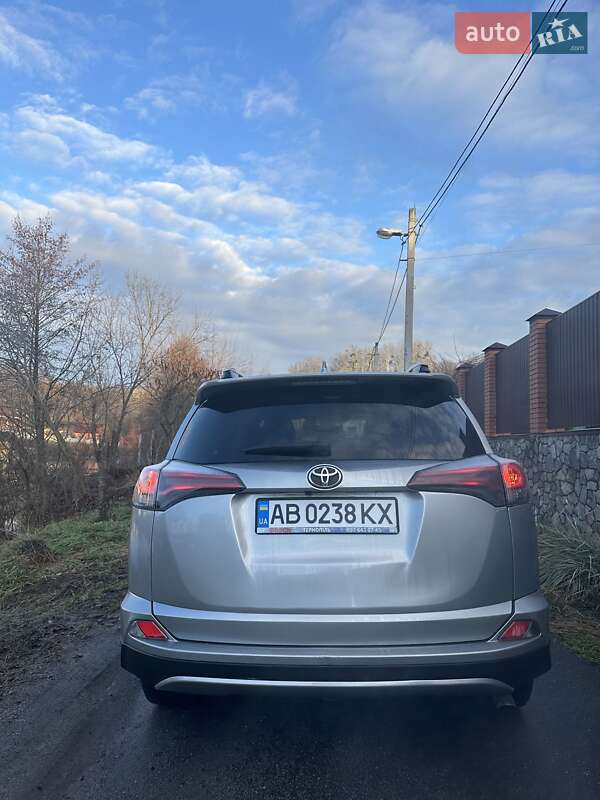 Позашляховик / Кросовер Toyota RAV4 2017 в Вінниці