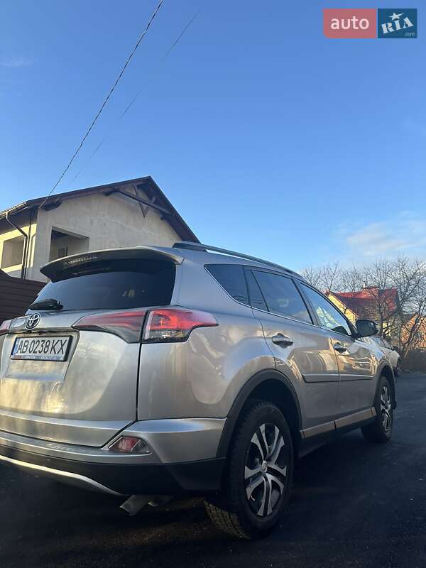 Позашляховик / Кросовер Toyota RAV4 2017 в Вінниці