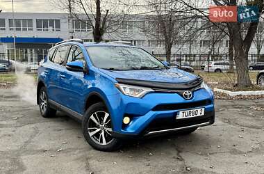 Внедорожник / Кроссовер Toyota RAV4 2016 в Киеве