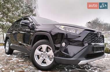 Позашляховик / Кросовер Toyota RAV4 2022 в Рівному