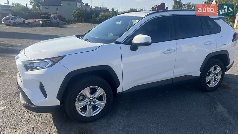 Позашляховик / Кросовер Toyota RAV4 2020 в Полтаві
