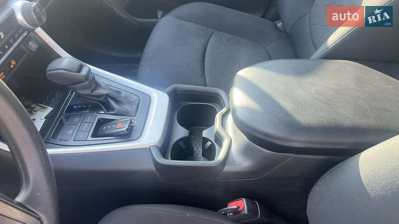 Позашляховик / Кросовер Toyota RAV4 2020 в Полтаві